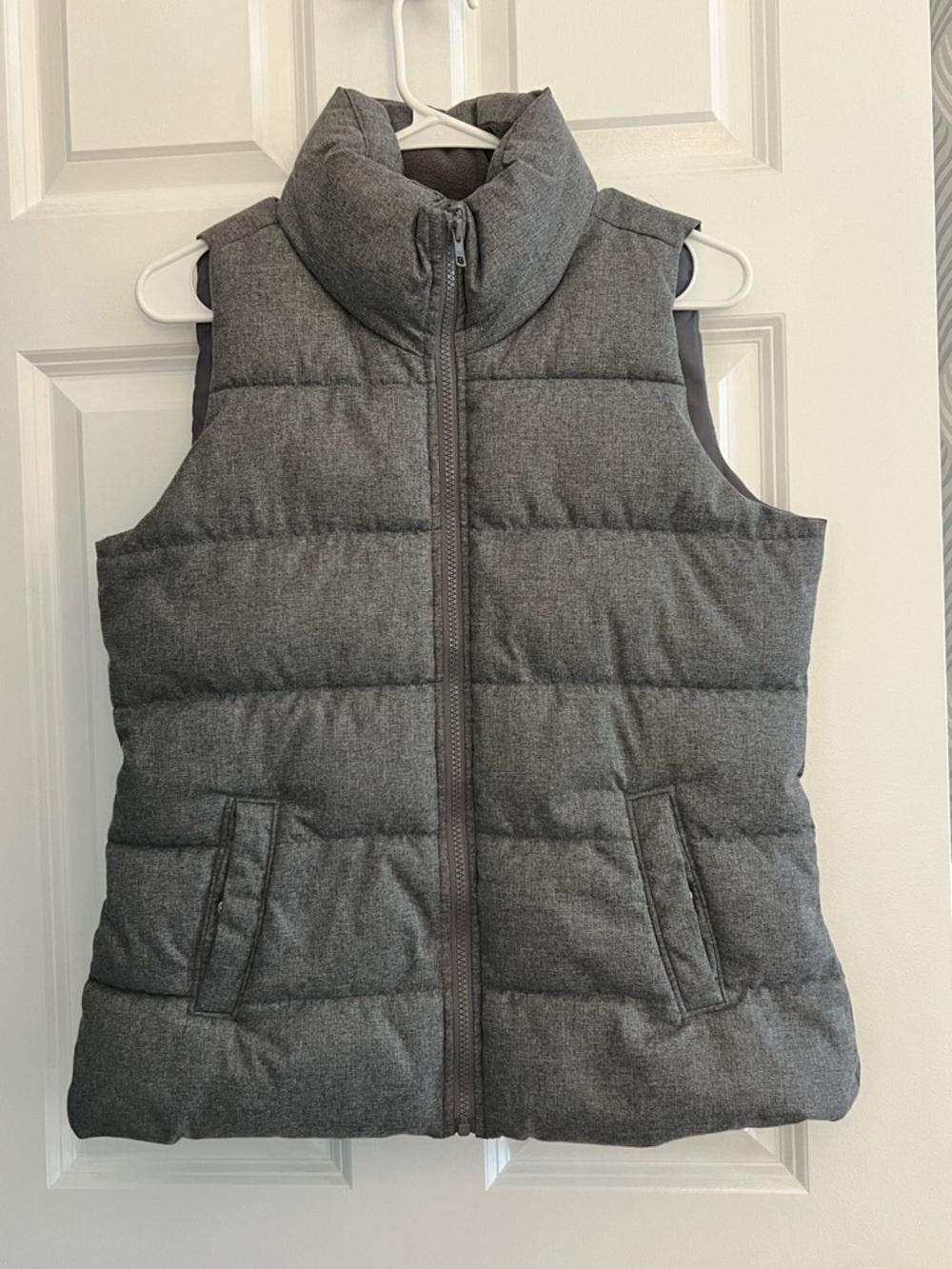 Old Navy Heather Gray Quilted Puffer Vest